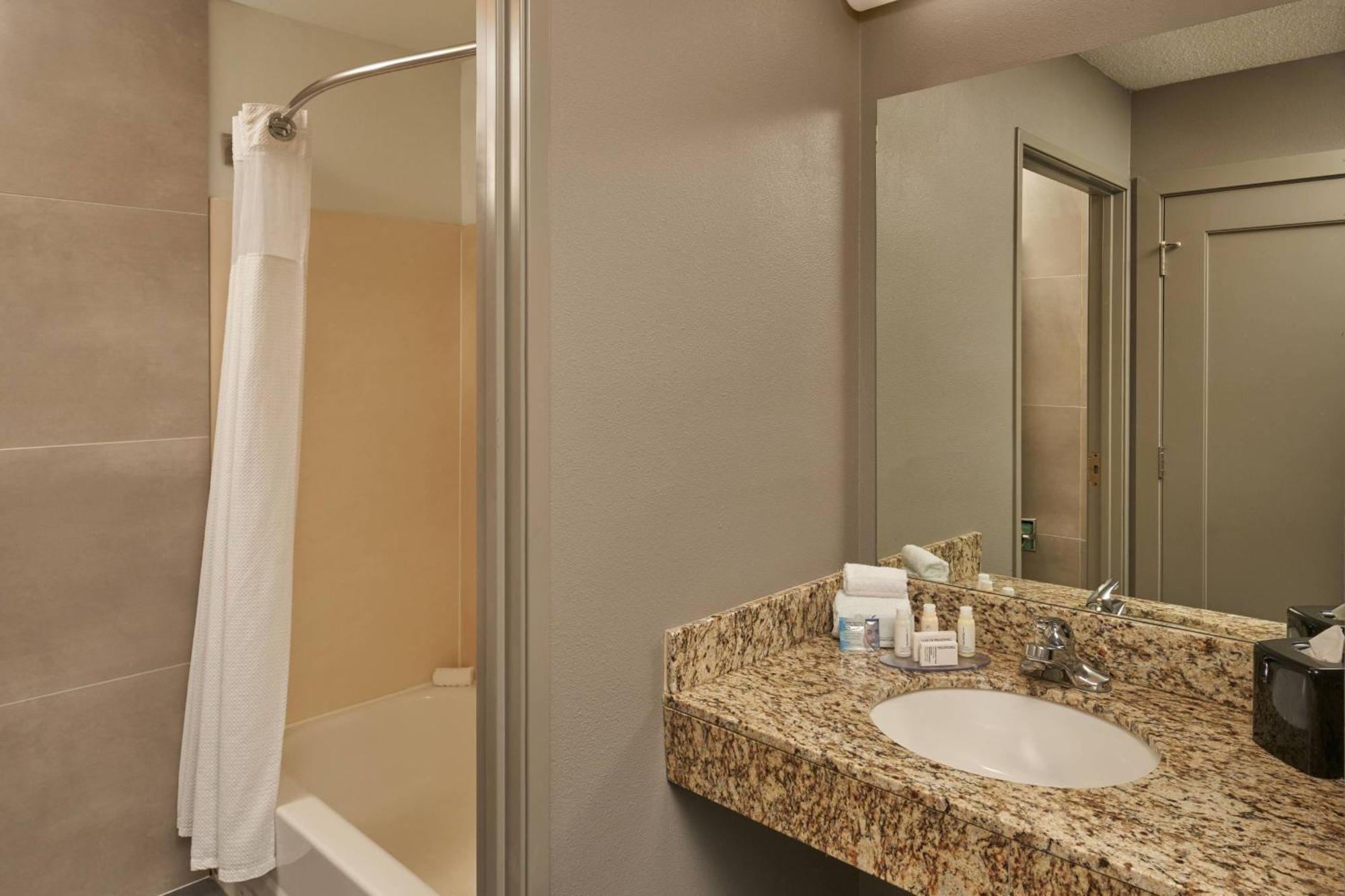 Courtyard By Marriott Indianapolis South Hotel Exterior photo
